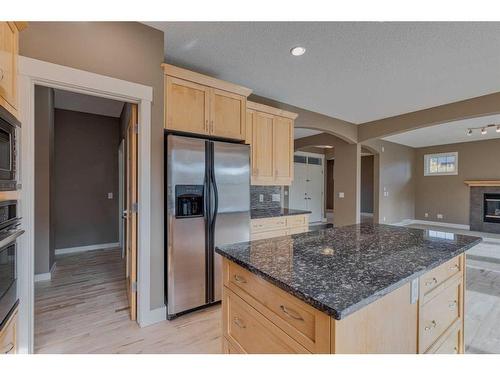 3 Evergreen Square Sw, Calgary, AB - Indoor Photo Showing Kitchen