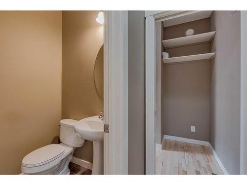 3 Evergreen Square Sw, Calgary, AB - Indoor Photo Showing Bathroom