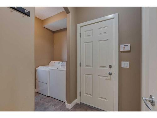 3 Evergreen Square Sw, Calgary, AB - Indoor Photo Showing Laundry Room