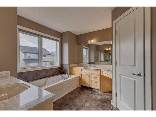 3 Evergreen Square Sw, Calgary, AB - Indoor Photo Showing Bathroom