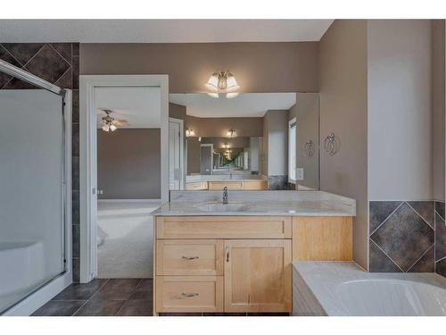 3 Evergreen Square Sw, Calgary, AB - Indoor Photo Showing Bathroom