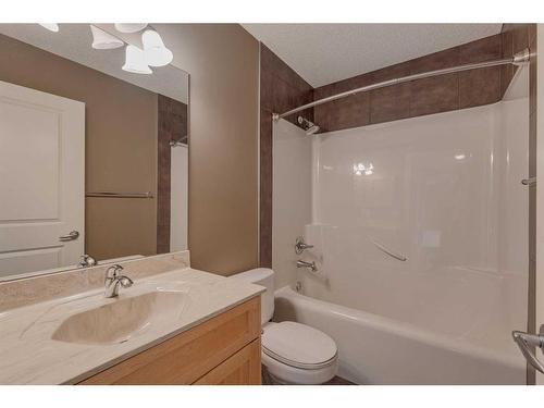 3 Evergreen Square Sw, Calgary, AB - Indoor Photo Showing Bathroom