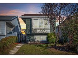 36 Falmere Way NE Calgary, AB T3J 2Z1