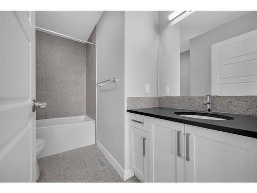 411 Sora Boulevard Se, Calgary, AB - Indoor Photo Showing Bathroom