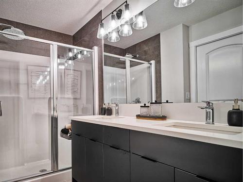 32 Herron Walk Ne, Calgary, AB - Indoor Photo Showing Bathroom