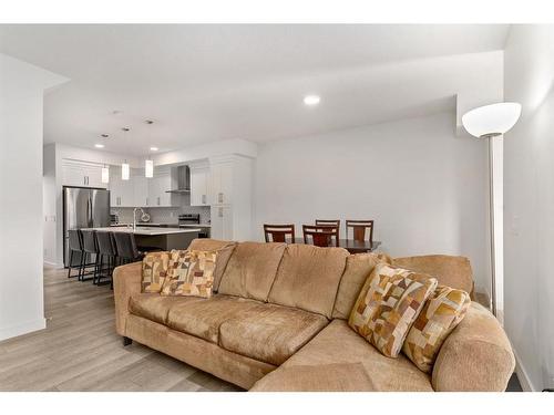 68 Legacy Glen Place Se, Calgary, AB - Indoor Photo Showing Living Room