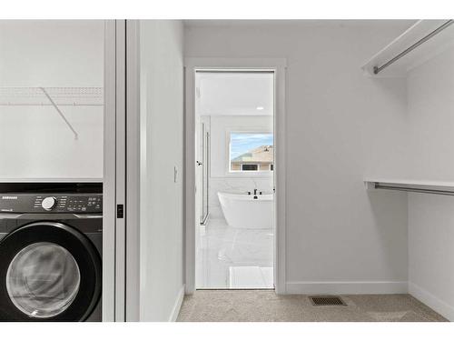 203 Kinniburgh Loop, Chestermere, AB - Indoor Photo Showing Laundry Room