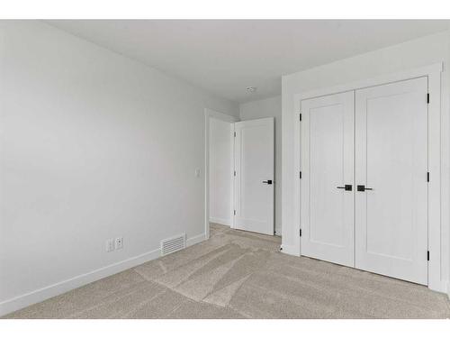 203 Kinniburgh Loop, Chestermere, AB - Indoor Photo Showing Other Room