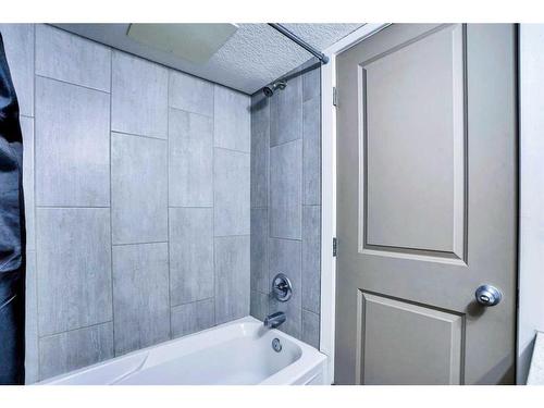 201-1820 9 Street Sw, Calgary, AB - Indoor Photo Showing Bathroom