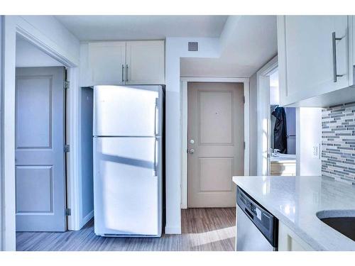 201-1820 9 Street Sw, Calgary, AB - Indoor Photo Showing Kitchen