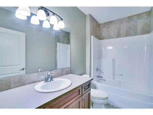 94 Panton View Nw, Calgary, AB - Indoor Photo Showing Bathroom