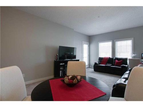 322-20 Royal Oak Plaza Nw, Calgary, AB - Indoor Photo Showing Living Room