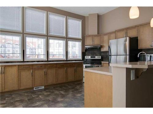 322-20 Royal Oak Plaza Nw, Calgary, AB - Indoor Photo Showing Kitchen