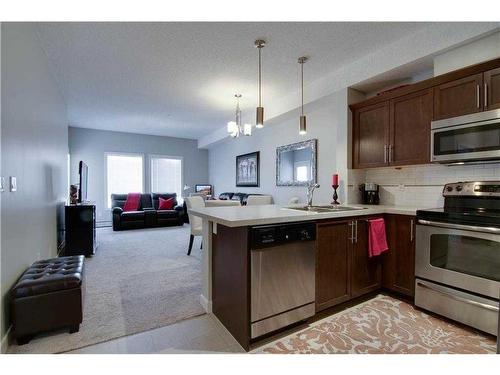 322-20 Royal Oak Plaza Nw, Calgary, AB - Indoor Photo Showing Kitchen