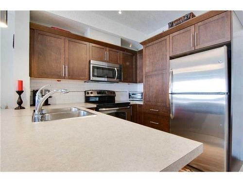 322-20 Royal Oak Plaza Nw, Calgary, AB - Indoor Photo Showing Kitchen With Double Sink With Upgraded Kitchen