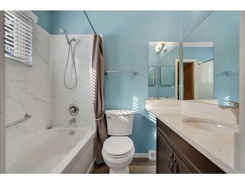 4335 Vauxhall Crescent Nw, Calgary, AB - Indoor Photo Showing Bathroom