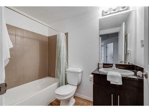 119-7210 80 Avenue Ne, Calgary, AB - Indoor Photo Showing Bathroom