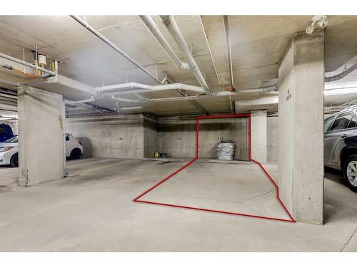 119-7210 80 Avenue Ne, Calgary, AB - Indoor Photo Showing Garage