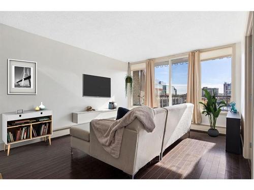 504-505 19 Avenue Sw, Calgary, AB - Indoor Photo Showing Living Room