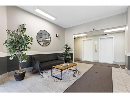 504-505 19 Avenue Sw, Calgary, AB - Indoor