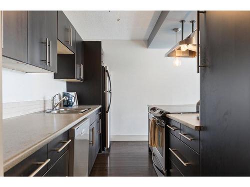 504-505 19 Avenue Sw, Calgary, AB - Indoor Photo Showing Kitchen