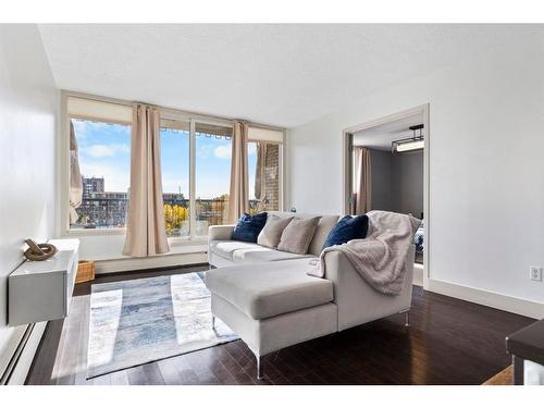 504-505 19 Avenue Sw, Calgary, AB - Indoor Photo Showing Living Room