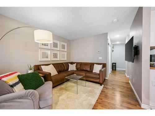 2-2211 28 Street Sw, Calgary, AB - Indoor Photo Showing Living Room