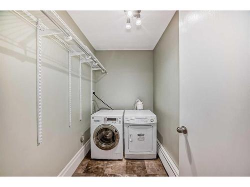 401-1817 11 Avenue Sw, Calgary, AB - Indoor Photo Showing Laundry Room