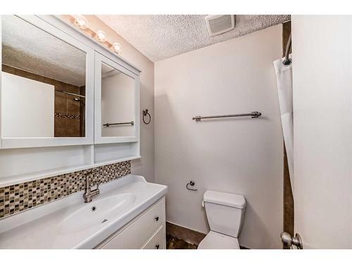 401-1817 11 Avenue Sw, Calgary, AB - Indoor Photo Showing Bathroom