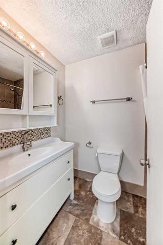 401-1817 11 Avenue Sw, Calgary, AB - Indoor Photo Showing Bathroom