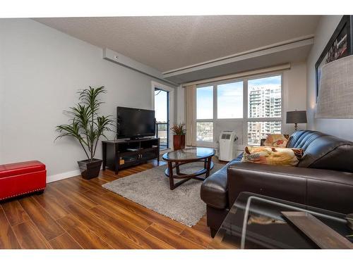 505-8880 Horton Road Sw, Calgary, AB - Indoor Photo Showing Living Room