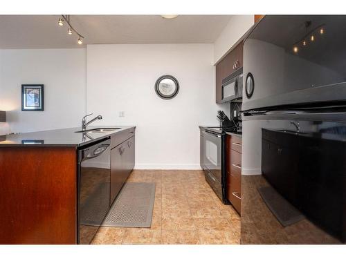 505-8880 Horton Road Sw, Calgary, AB - Indoor Photo Showing Kitchen