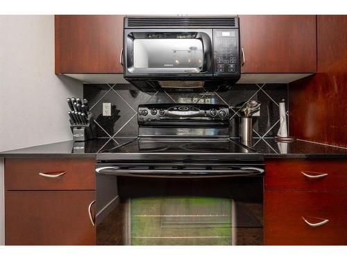 505-8880 Horton Road Sw, Calgary, AB - Indoor Photo Showing Kitchen