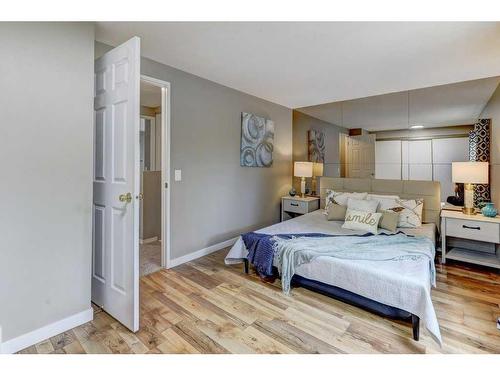 41-2319 56 Street Ne, Calgary, AB - Indoor Photo Showing Bedroom