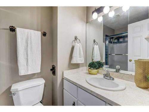 41-2319 56 Street Ne, Calgary, AB - Indoor Photo Showing Bedroom