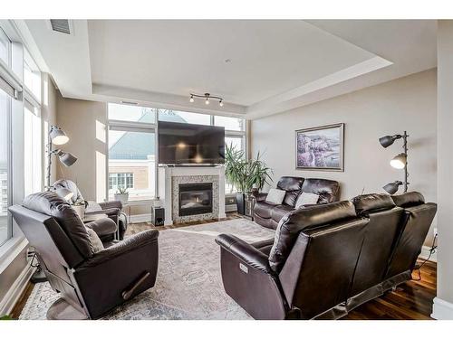 2802-910 5 Avenue Sw, Calgary, AB - Indoor Photo Showing Living Room With Fireplace