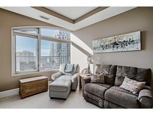 2802-910 5 Avenue Sw, Calgary, AB - Indoor Photo Showing Living Room