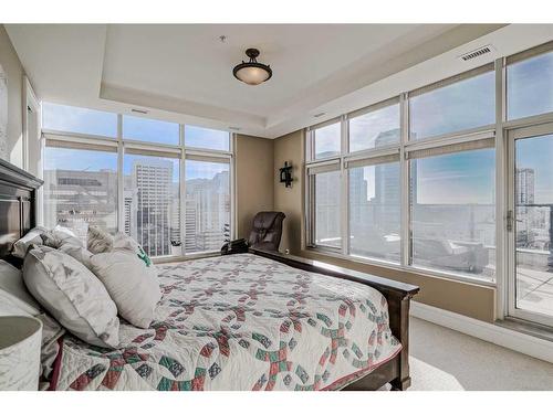 2802-910 5 Avenue Sw, Calgary, AB - Indoor Photo Showing Bedroom