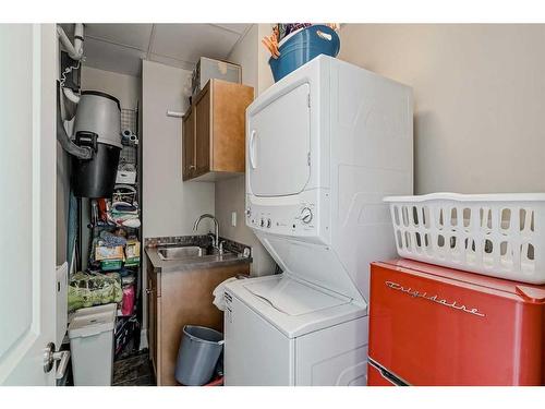 2802-910 5 Avenue Sw, Calgary, AB - Indoor Photo Showing Laundry Room