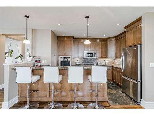 2802-910 5 Avenue Sw, Calgary, AB - Indoor Photo Showing Kitchen With Stainless Steel Kitchen With Upgraded Kitchen