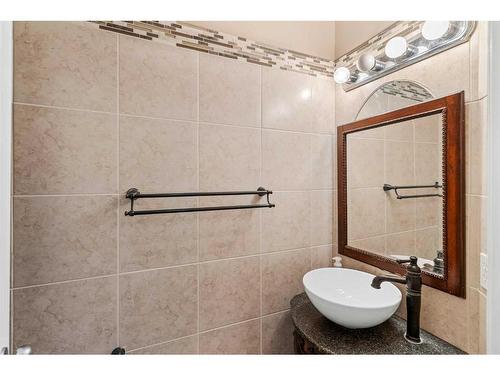 84 Taracove Crescent Ne, Calgary, AB - Indoor Photo Showing Bathroom