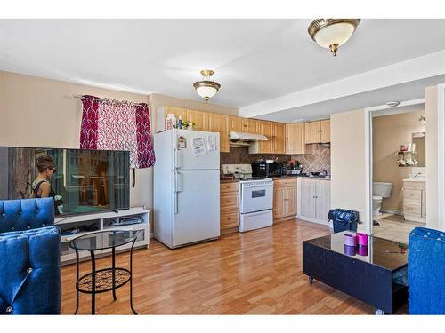 84 Taracove Crescent Ne, Calgary, AB - Indoor Photo Showing Kitchen