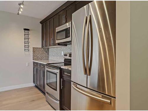 801-1330 15 Avenue Sw, Calgary, AB - Indoor Photo Showing Kitchen With Stainless Steel Kitchen With Upgraded Kitchen