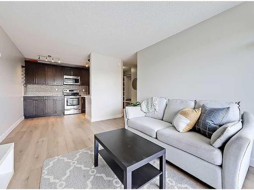 801-1330 15 Avenue Sw, Calgary, AB - Indoor Photo Showing Living Room