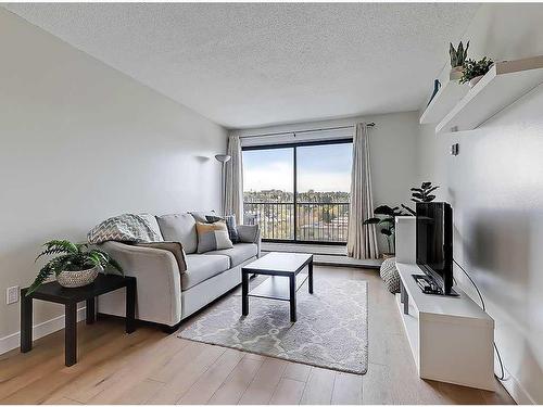 801-1330 15 Avenue Sw, Calgary, AB - Indoor Photo Showing Living Room