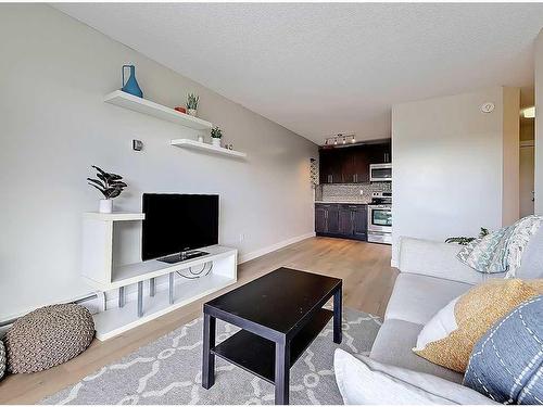 801-1330 15 Avenue Sw, Calgary, AB - Indoor Photo Showing Living Room