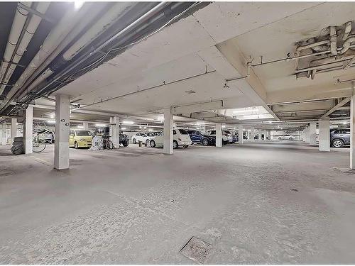 801-1330 15 Avenue Sw, Calgary, AB - Indoor Photo Showing Garage