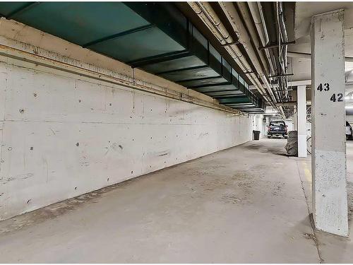 801-1330 15 Avenue Sw, Calgary, AB - Indoor Photo Showing Garage