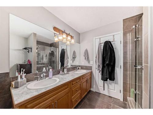 25 Cimarron Crescent, Okotoks, AB - Indoor Photo Showing Bathroom