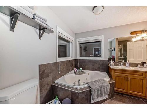 25 Cimarron Crescent, Okotoks, AB - Indoor Photo Showing Bathroom